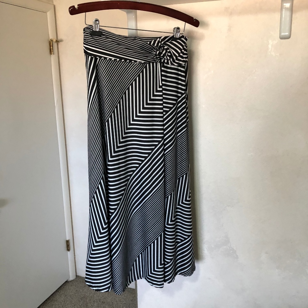 Black and white varied stripe print skirt